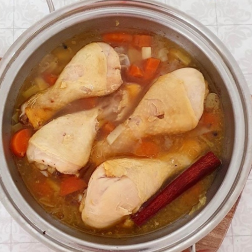 estofado-de-pollo-con-verduras-de-raíz-y-canela